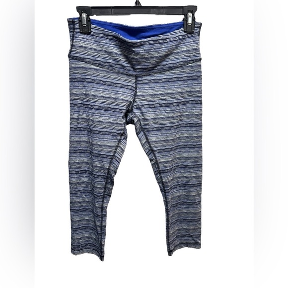 Lululemon Blue white and black Striped cropped capri wunder under Leggings - Picture 6 of 8